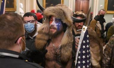 El poder político mundial repudió la violencia en el Capitolio