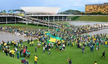 Miles de bolsonaristas avanzaron sobre las sedes gubernamentales brasileñas.