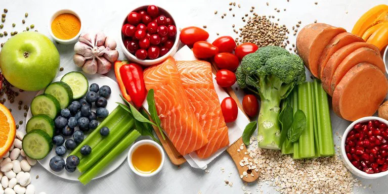 Estas son las vitaminas que ayudan a la producción de colágeno: ayudan a fortalecer los huesos y prevenir la osteoporosis