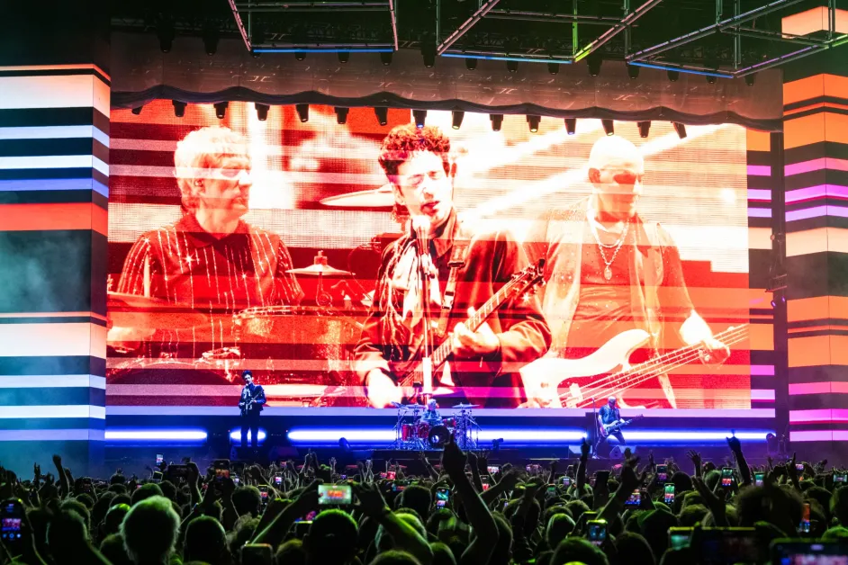 Ecos de Soda: entre la ausencia y la presencia, el fenómeno social de volver a ver a Cerati en escena